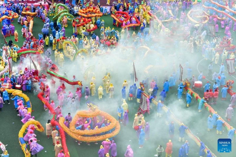 Το «Φεστιβάλ Μαολόνγκ» της εθνοτικής ομάδας Γιλάο τιμήθηκε με χορό του δράκου στη νοτιοδυτική Κίνα, στην επαρχία Γκουεϊτζόου