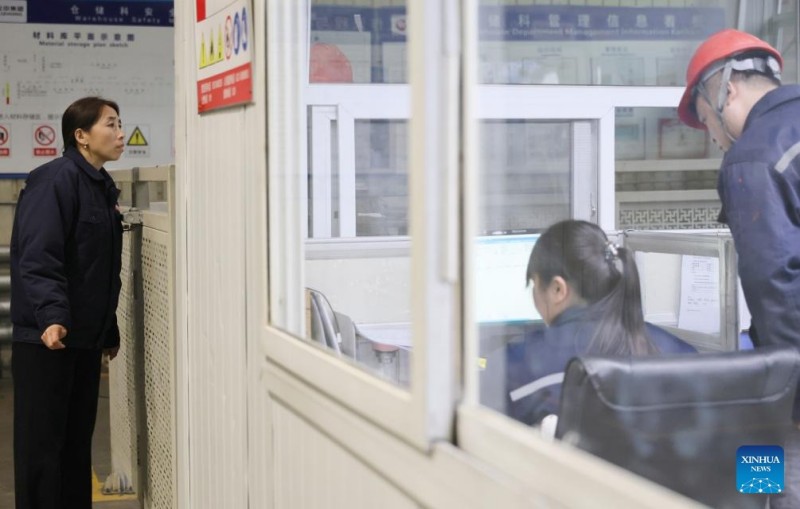 Η εκπρόσωπος του Εθνικού Λαϊκού Κογκρέσου μεταφέρει τη φωνή της βιομηχανίας απο τους απλούς πολίτες