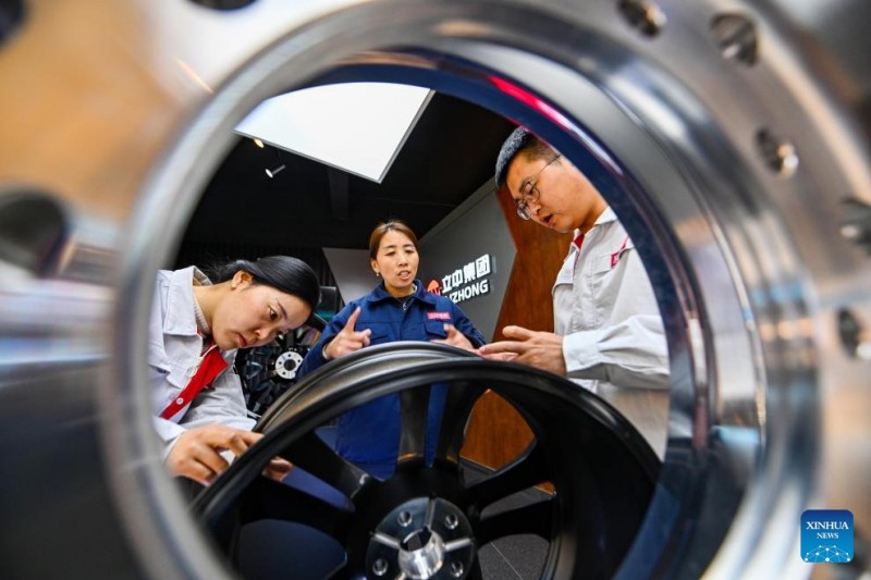 Η εκπρόσωπος του Εθνικού Λαϊκού Κογκρέσου μεταφέρει τη φωνή της βιομηχανίας απο τους απλούς πολίτες