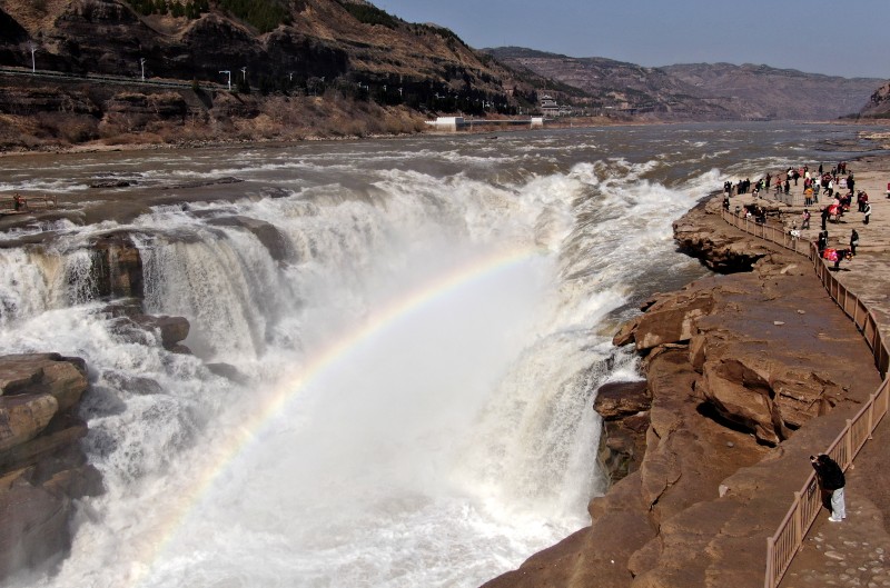 Ο ορμητικός καταρράκτης Χουκόου του Κίτρινου ποταμού στην επαρχία Σανσί