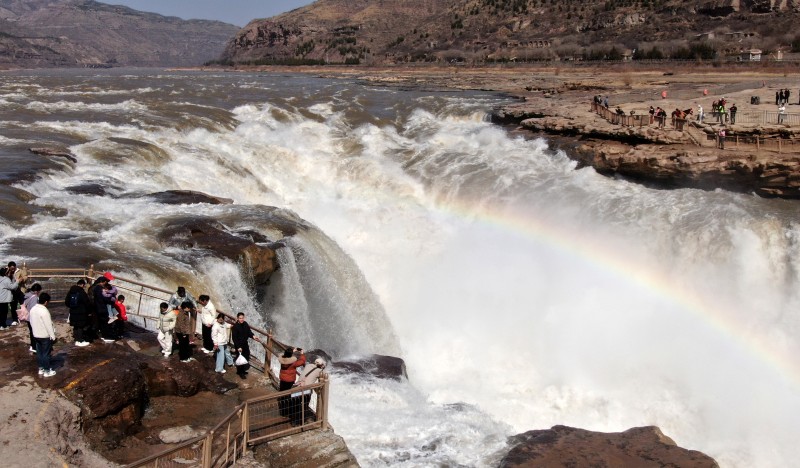 Ο ορμητικός καταρράκτης Χουκόου του Κίτρινου ποταμού στην επαρχία Σανσί