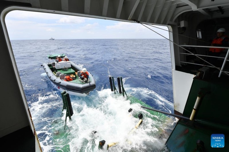 Το σκάφος Sandu της Κινεζικής Ακτοφυλακής πραγματοποιεί περιπολίες στη Θάλασσα της Νότιας Κίνας