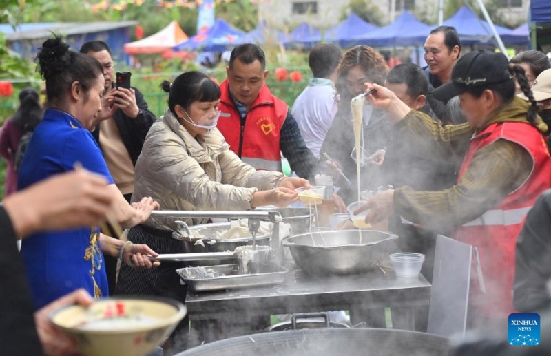 Τα νουντλς ρυζίου Shengzha, μια φρέσκια γεύση από την άυλη πολιτιστική κληρονομιά του Γκουανγκσί