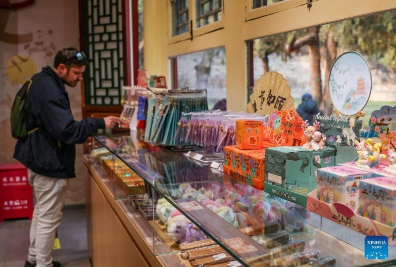 Εκθέσεις με θέμα την άνοιξη και τα πολιτιστικά προϊόντα τονώνουν την οικονομία στο Πεκίνο