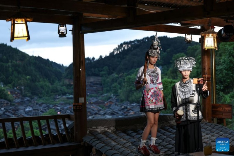 Ο πολιτιστικός τουρισμός αναζωογονεί ένα κάποτε φτωχό χωριό στην επαρχία Γκουέϊτζου της Κίνας