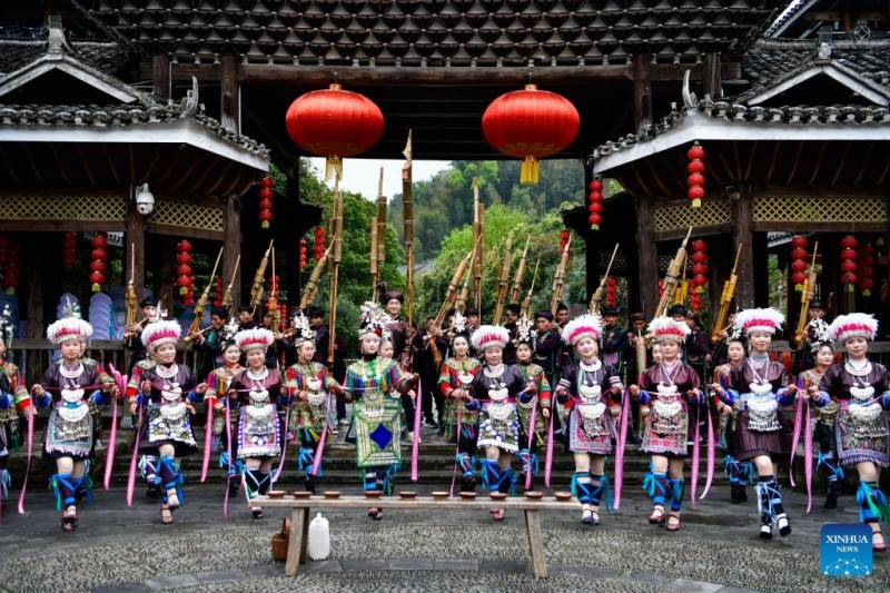 Ο πολιτιστικός τουρισμός αναζωογονεί ένα κάποτε φτωχό χωριό στην επαρχία Γκουέϊτζου της Κίνας