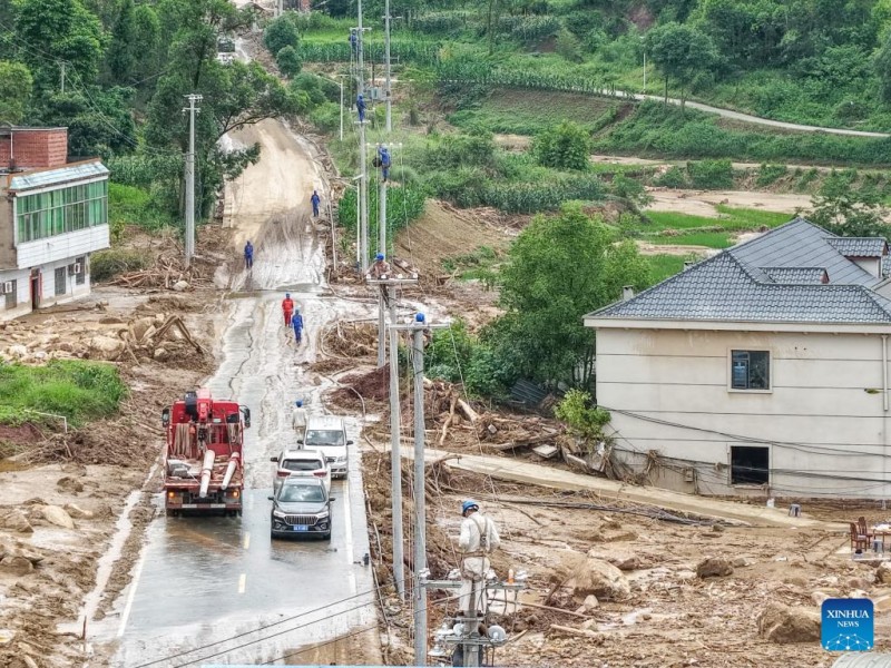 Σε εξέλιξη επιχειρήσεις διάσωσης στην Τσονγκτσίνγκ της Κίνας μετά από σφοδρή καταιγίδα