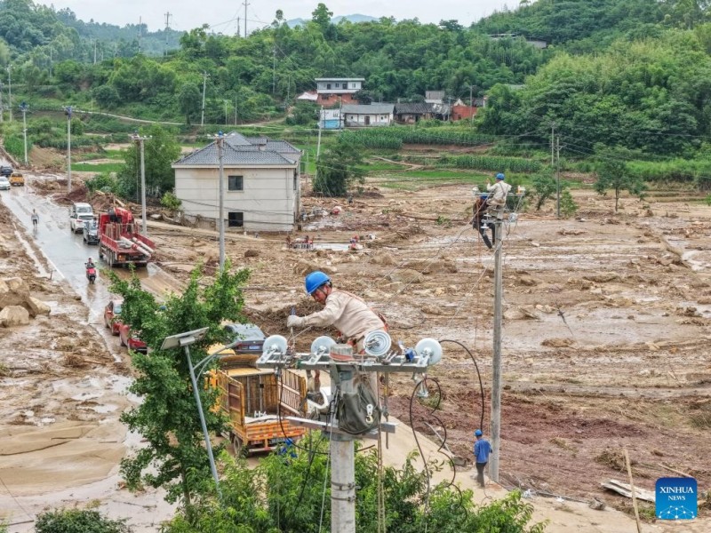 Σε εξέλιξη επιχειρήσεις διάσωσης στην Τσονγκτσίνγκ της Κίνας μετά από σφοδρή καταιγίδα