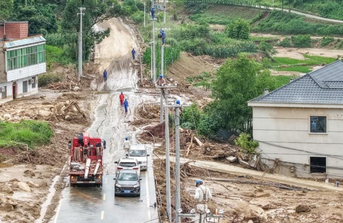 Σε εξέλιξη επιχειρήσεις διάσωσης στην Τσονγκτσίνγκ της Κίνας μετά από σφοδρή καταιγίδα