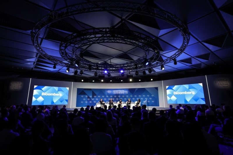 EconomyInFocus | Το Θερινό Φόρουμ του Νταβός 2026 ξεκινά στο Νταλιέν της Βορειοανατολικής Κίνας